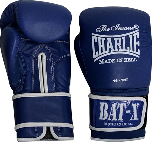 Charlie – Bat-X, Boxhandschuhe