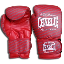 Charlie – Blast, Boxhandschuhe